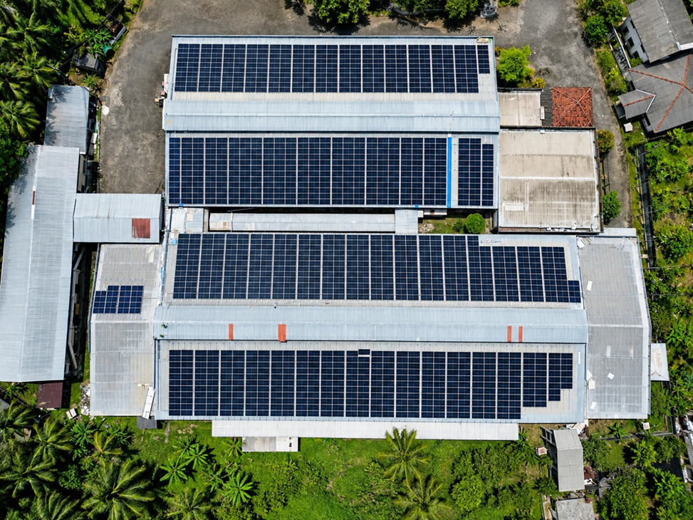 Commercial rooftop solar installation